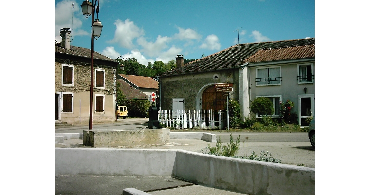 La fontaine place de l'église.